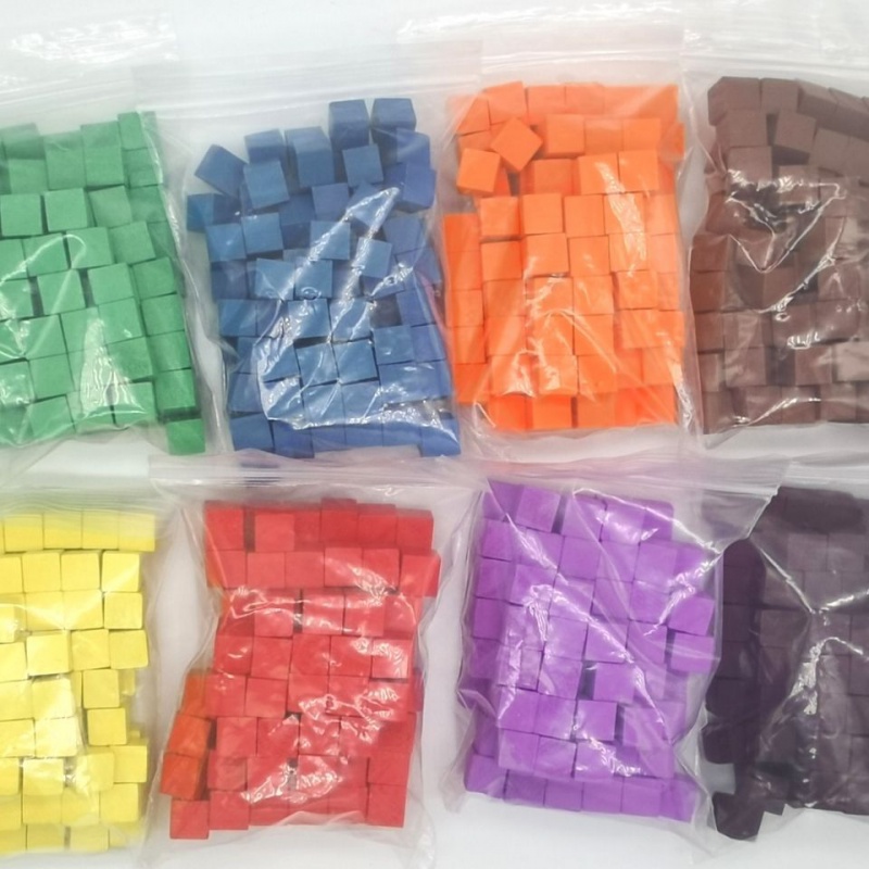 Board Game Bang - 100 ピース/ロット 10 ミリメートルウッドキューブカラフルなサイコロチェスの駒直角トークンパズルボードゲーム早期教育無料。 配送