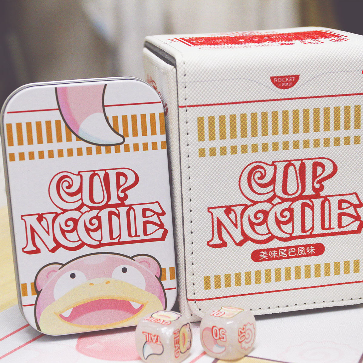 Board Game Pokemon - カートゥーンPTCGカップヌードル デリシャス・テール スロウポーク DIY大容量レザーカードボックス アニメゲームコレクションカード収納ボックス
